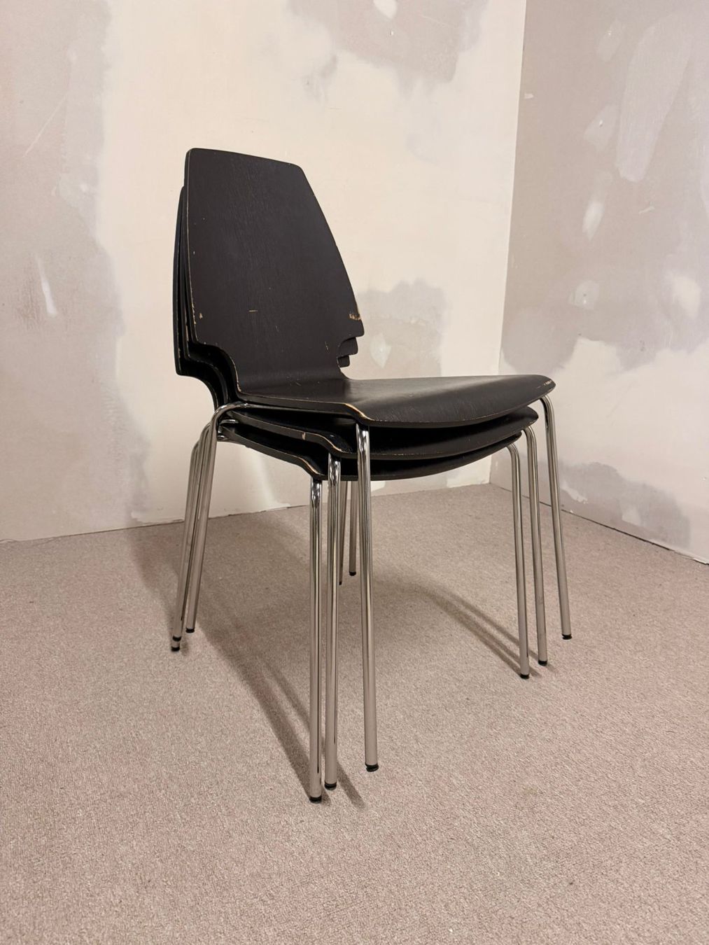 Ikea Chaises: Ikea Vilmar Stuhl in schwarz, stapelbar – D'occasion à Rickenbach ZH par Der-Insider 7