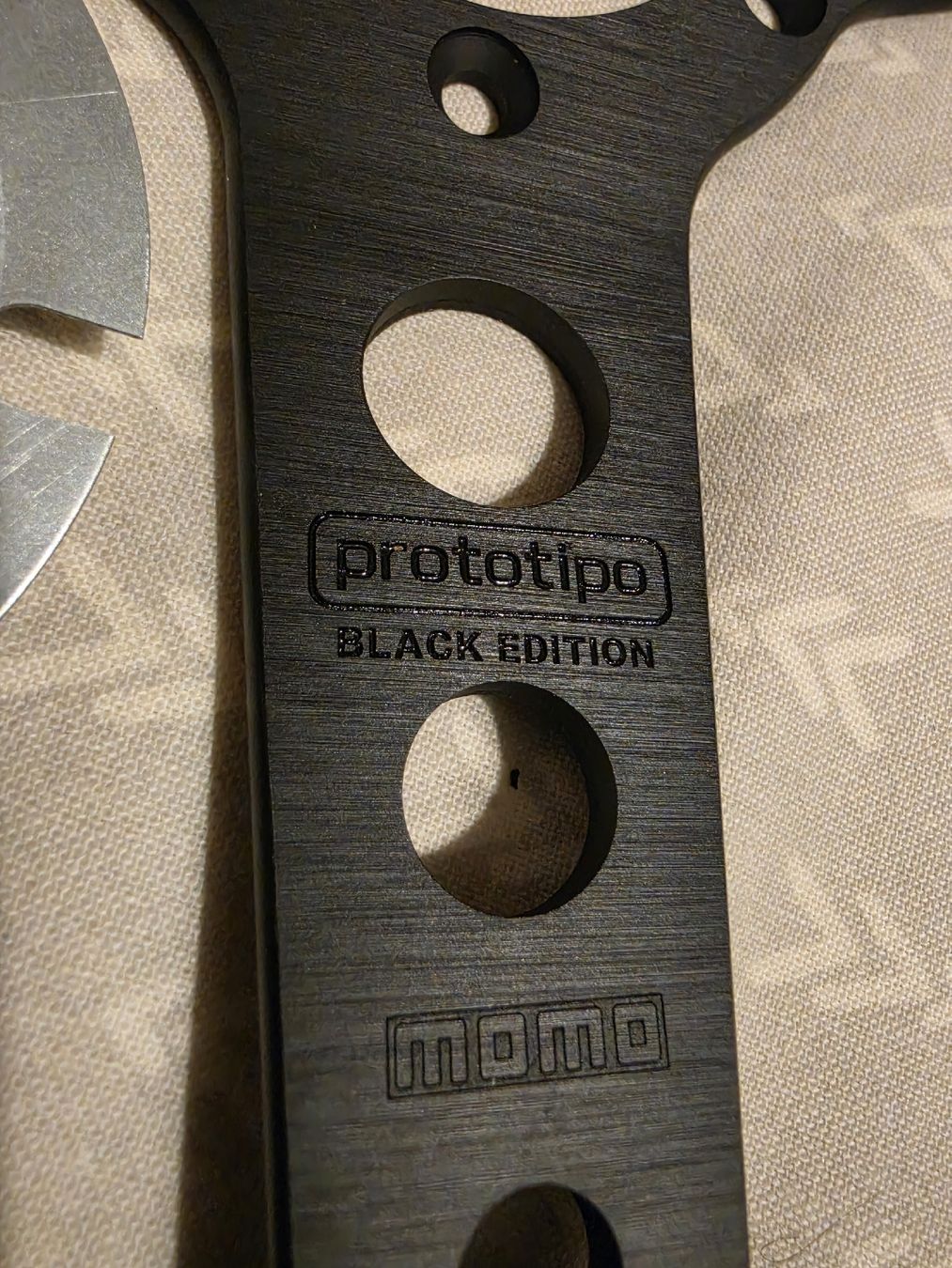 Toutes les pièces auto: Volant MOMO cuir BLACK EDITION – Neuf avec emballage d'origine à Courtaman par Bluejazz 4