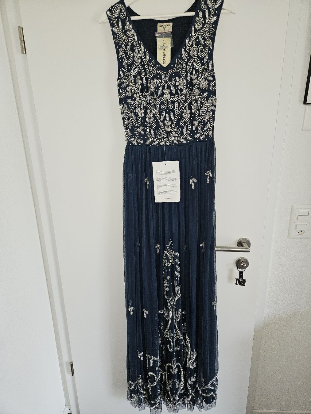 Kleider: neues elegantes Paillettenkleid S – Neu (gemäss Beschreibung) aus Rapperswil BE von TrojaM
