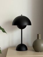 &Tradition Flowerpot VP9 Tischleuchte (Verner Panton)
