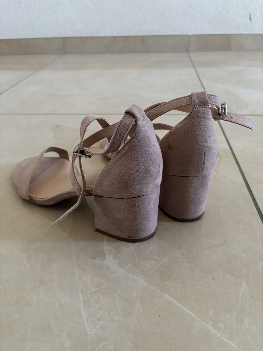 Scarpe da donna: Sandales Even&Odd beige talon bloc – Usato da La Roche FR venduto da syd_vdb6 1