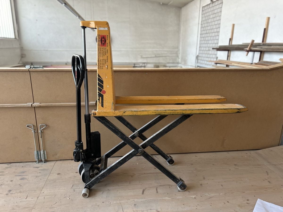 Gabelstapler & Hubwagen: Hubwagen mit Scherenhub, Tragkraft 1000 kg – Gebraucht aus Elgg von  1