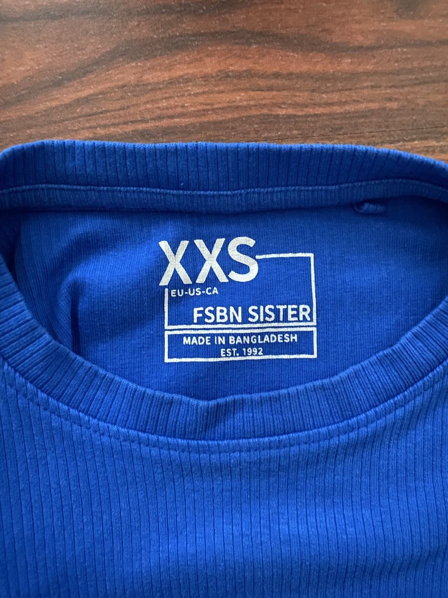 T-Shirts: Blaues T-shirt – Gebraucht aus Gretzenbach von Lina.67 1