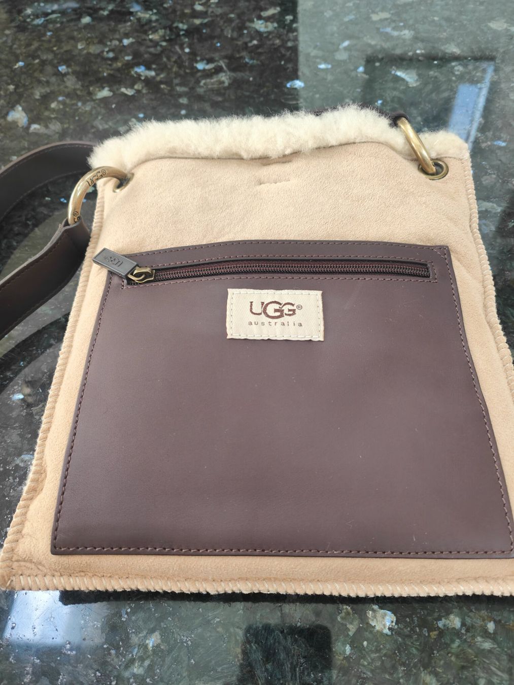 Sonstige Kleidung & Accessoires: Umhängetasche UGG – Neu (gemäss Beschreibung) aus Zürich von Mumpfi9