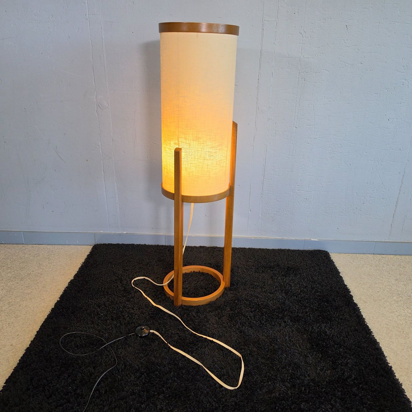 Lampade: Vintage Floor Lamp Holzdesign einzel Schaltbare Stehleuchte – Usato da Nottwil venduto da Wondewa-Shop 1