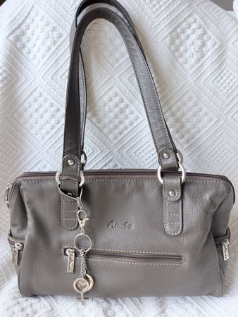 Aimée Damen Handtasche Taupe Greige Henkeltasche mit Etui