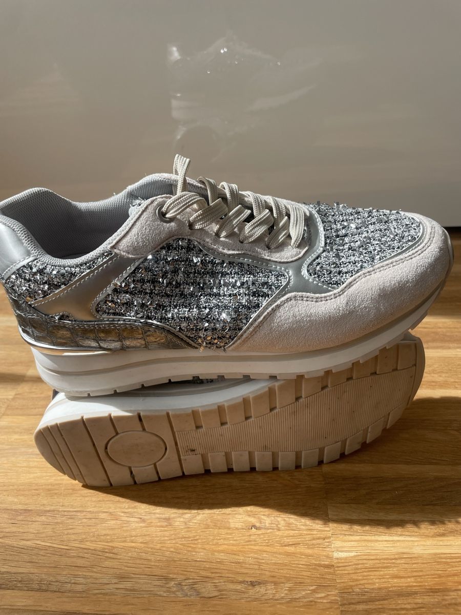 Scarpe da donna: Glitzer Sneaker, Grösse 38 – Nuovo (secondo la descrizione) da Winterthur venduto da ikr_2ljx 1