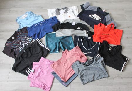 Lot de 15 habits de sport Nike, Adidas etc. M