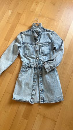 Jeanskleid hellblau mit Knopfleiste Zara