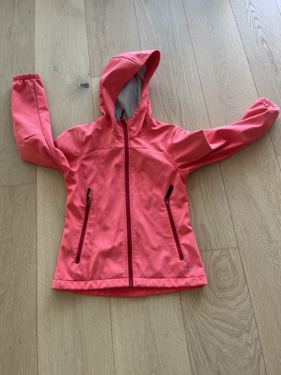 Icepeak Vestes & Manteaux: Kinder Softshelljacke Icepeak Grösse 140 leichte Flecken – D'occasion à Reiden par babsiontour