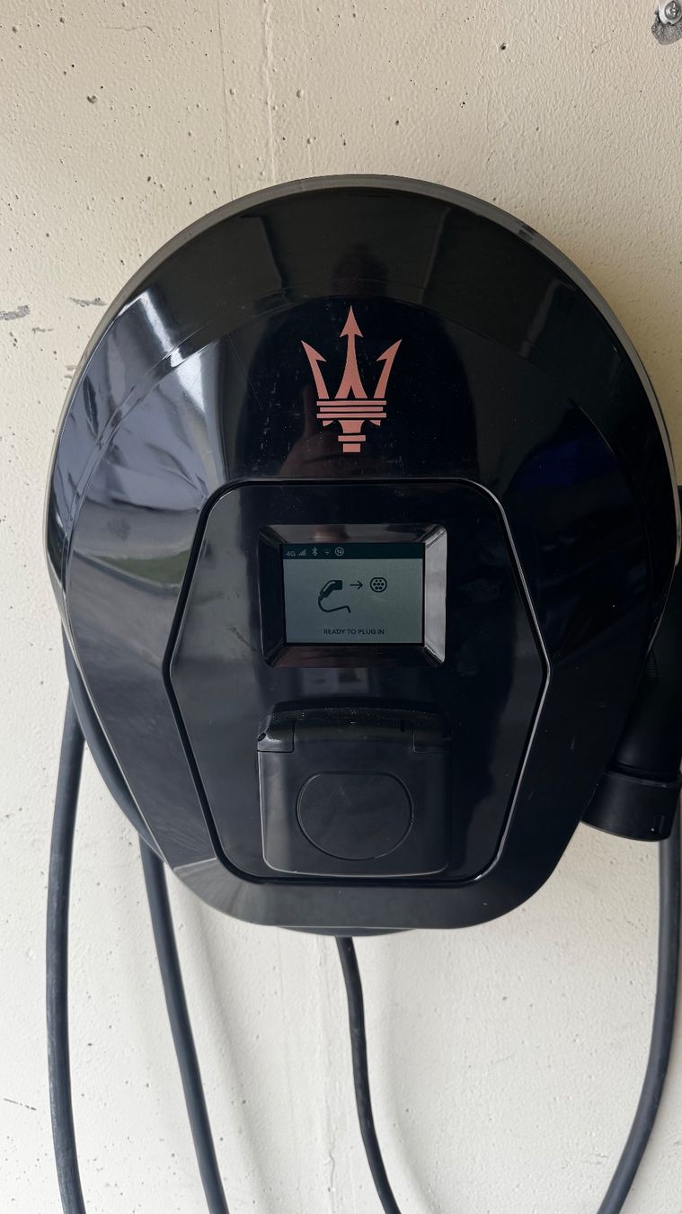 Maserati Chargeurs de batterie: Ladestation Wallbox Maserati schwarz – D'occasion à Schuepfheim par Chilisoft