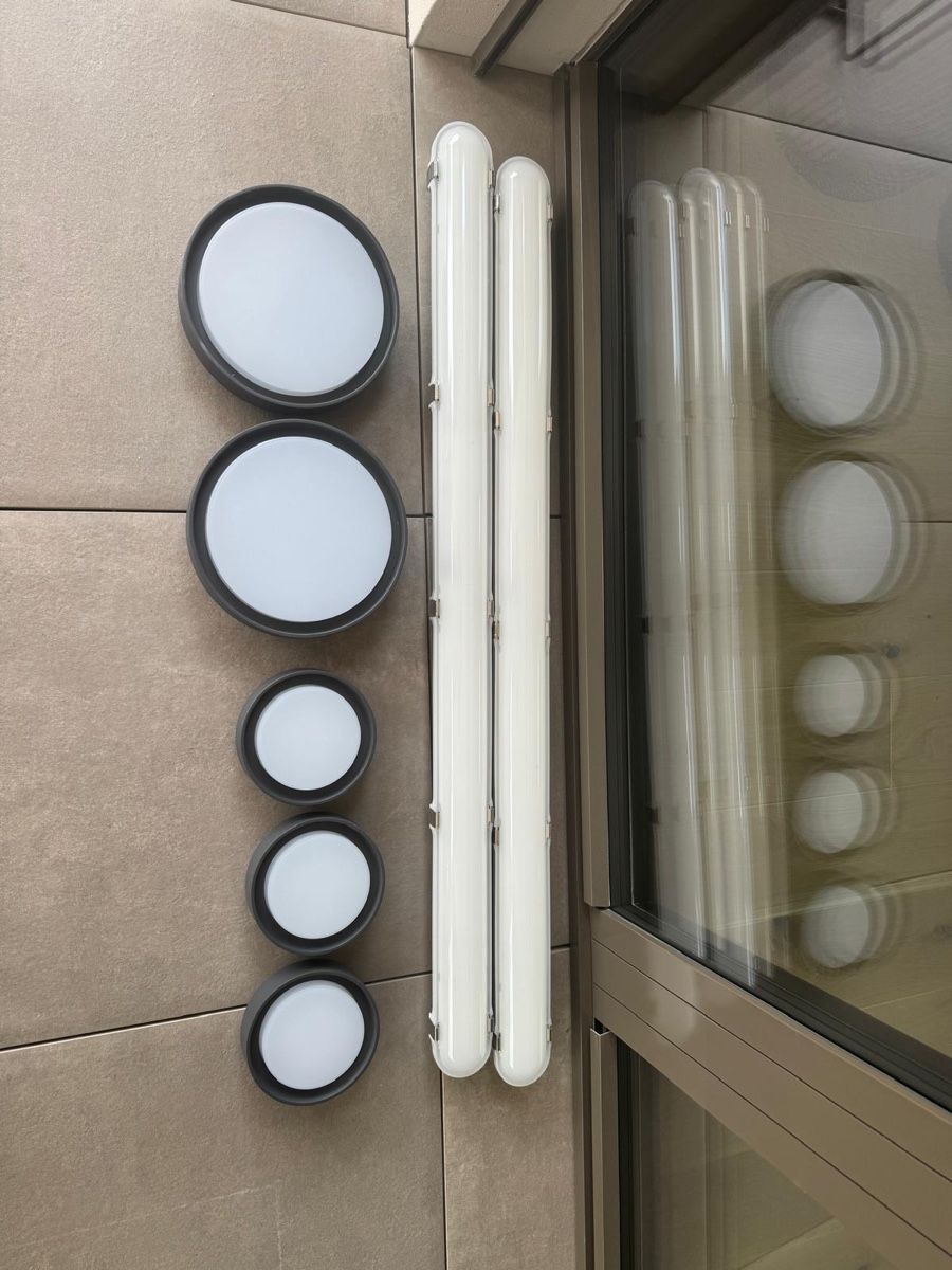 Lampade: Aussenlampen Paket NEU – Nuovo (secondo la descrizione) da Adligenswil venduto da Ajosch20