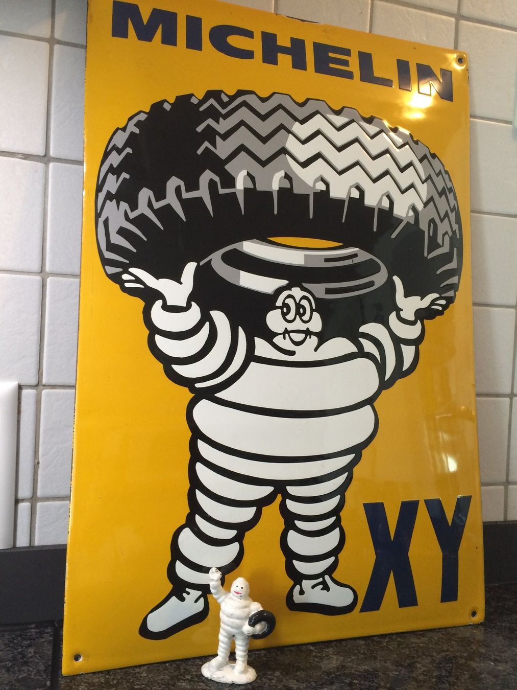 Michelin Schilder: Michelin Emaille Schild mit einer Gusseisernen Werbe-Figur – Gebraucht aus EMMETTEN von pfi_cbg5 4
