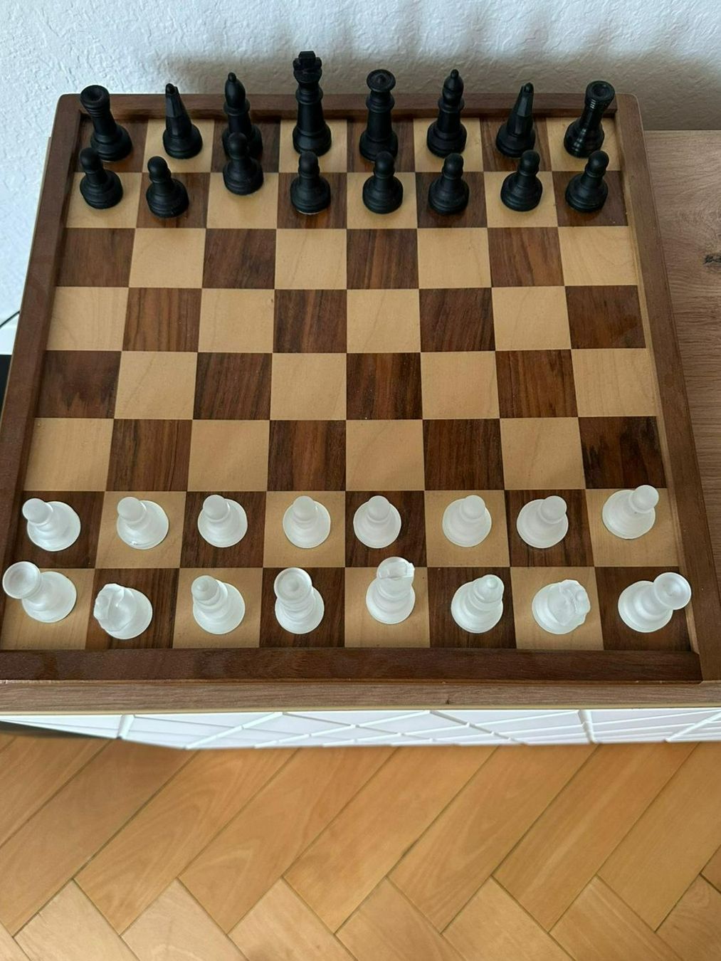 Giochi: Schachbrett mit Figuren – Usato da Burgdorf venduto da interstellar2 1