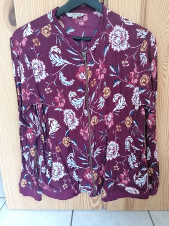 Blouson aus feiner Viskose mit wunderschönem Print.