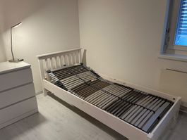Holzbett Weiss mit verstellbarem Lattenrost 90x200