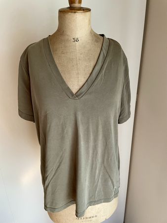 Schönes olivgrünes Damen T-Shirt Gr. M 
