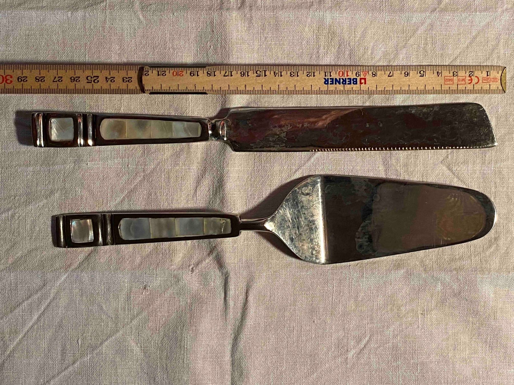 Set di posate: Kuchenmesser und Kuchenschaufel mit Perlmuttgriffen – Usato da Maur venduto da privat101 5