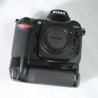 Nikon D200 + MB-D200 + 2x EN-EL3 +++