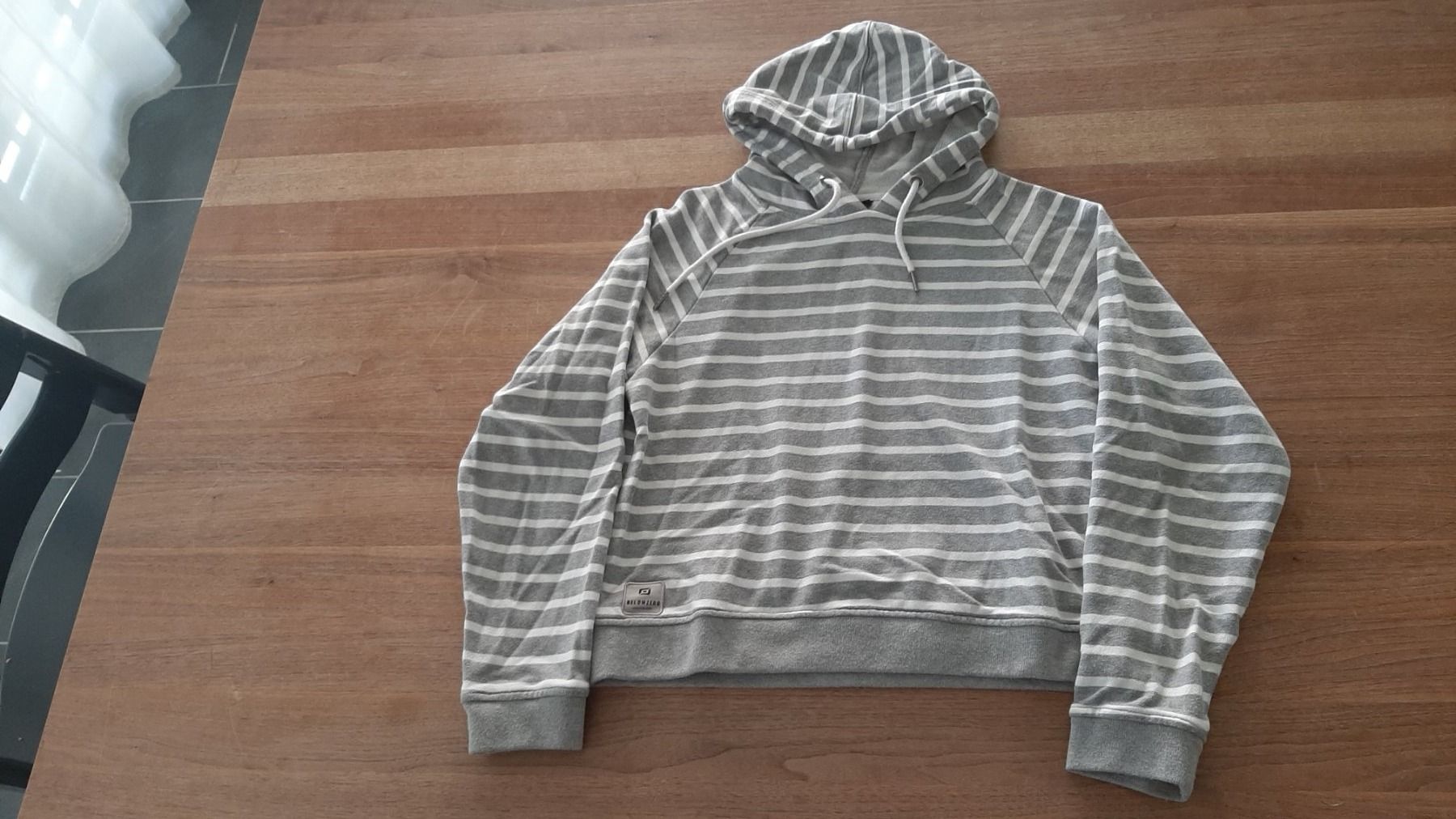 Pullover & Sweatshirts: BELOWZERO Kapuzenpullover Grösse S/164 – Gebraucht aus Dübendorf von Luuuusmeitli12