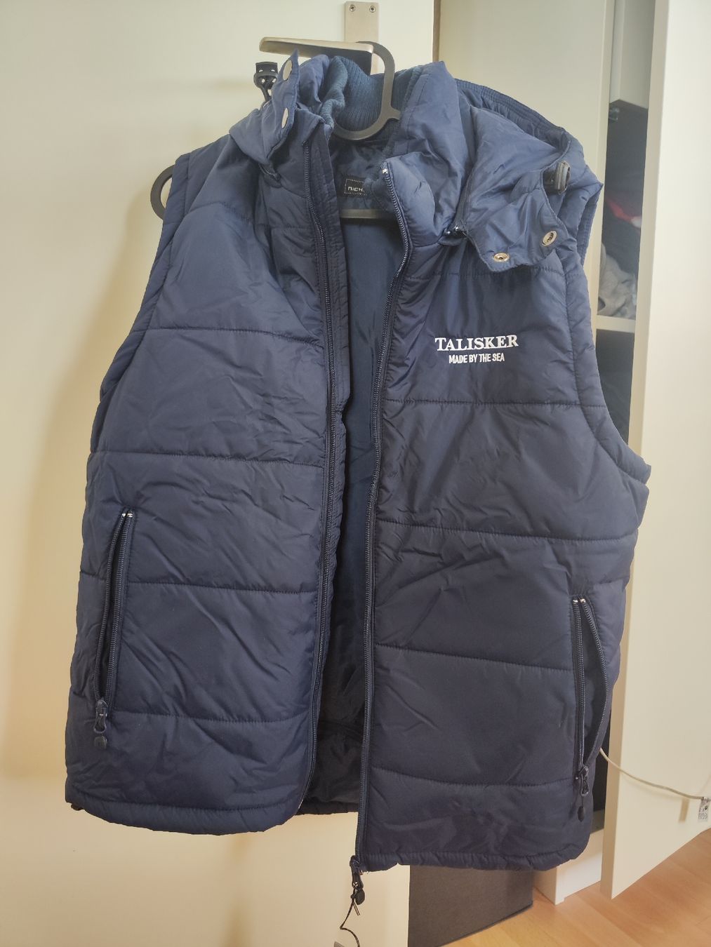 Gilets: Gilet – Neuf avec emballage d'origine à Effretikon par Jael.lo