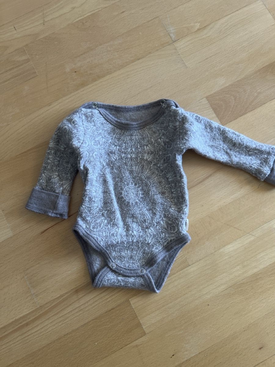 Lotti & Set di vestiti: 5 Baby Bodys Langarm Grösse 50-56 – Usato da Zürich venduto da Jakomo007 5