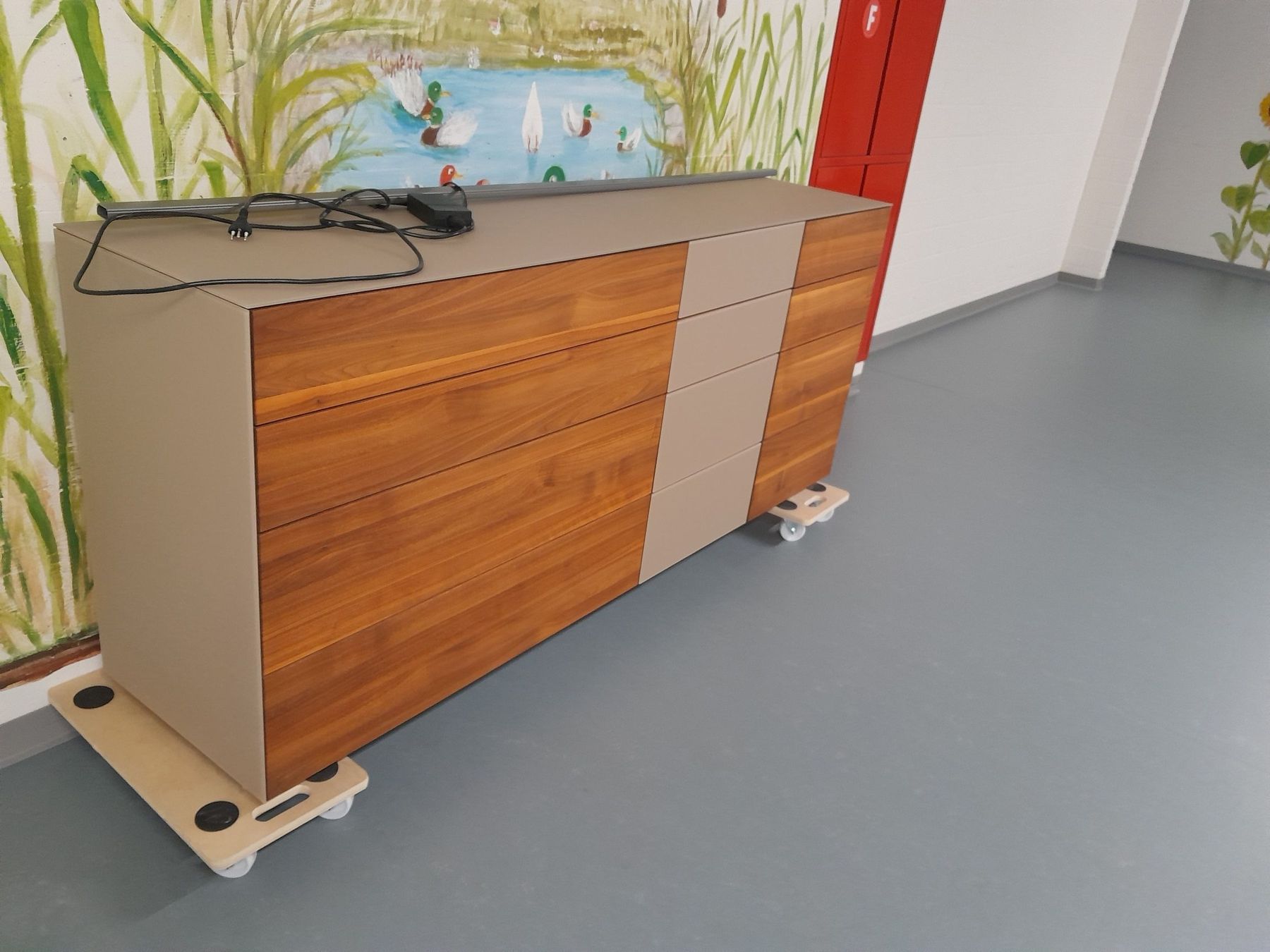 Kommoden: Schweres Sideboard braun beige – Gebraucht aus Kreuzlingen von tec_gr72