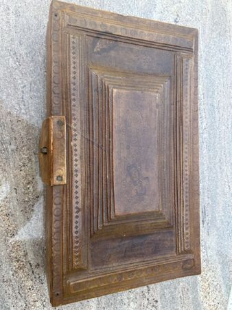 Alte Schatulle LederPrägung