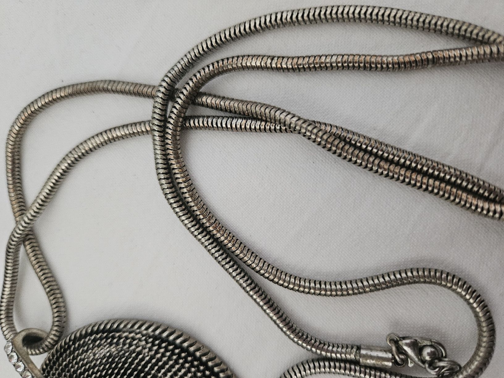 Catenine: Schicke Statement Kette, Strass, Silberfarben – Usato da Urdorf venduto da Colina 3