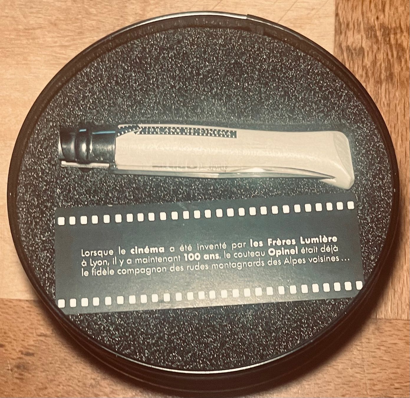 Coltelli tascabile: Opinel Commémoratif – Nuovo e nell'imballaggio originale da La Croix-de-Rozon venduto da shadows750 1