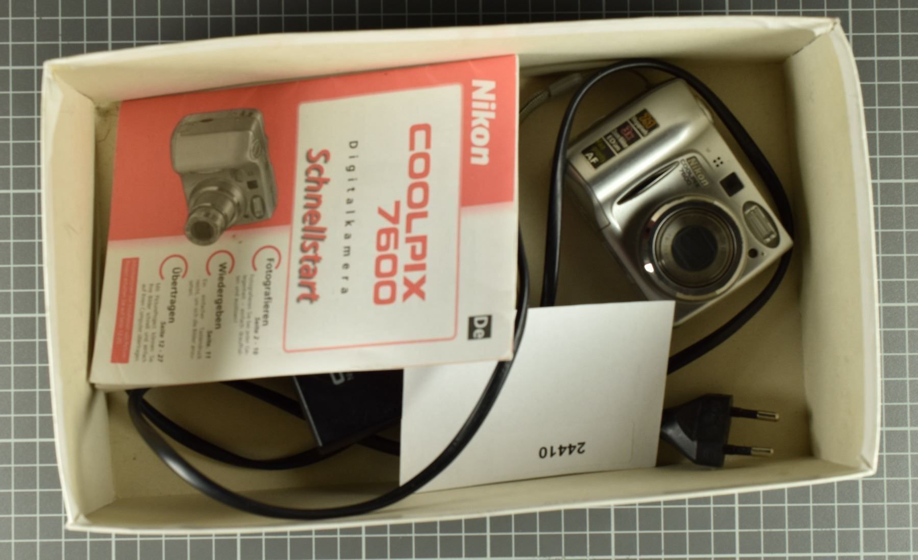 Nikon Kamera: NIKON KAMERA, COOLPICS 7600 + LADEGERÄT – Gebraucht aus Wetzikon ZH von 2ndandvintage 1
