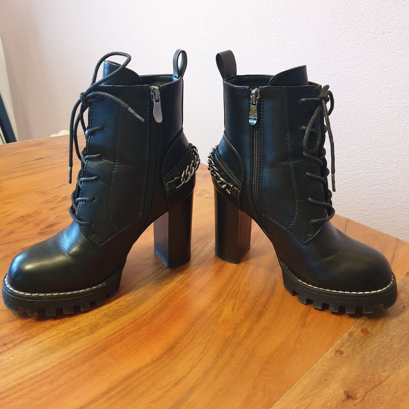 Scarpe da donna: Stiefeletten im Biker-Stil, Gr. 37 – Nuovo (secondo la descrizione) da Neuendorf venduto da DeSiriA 1