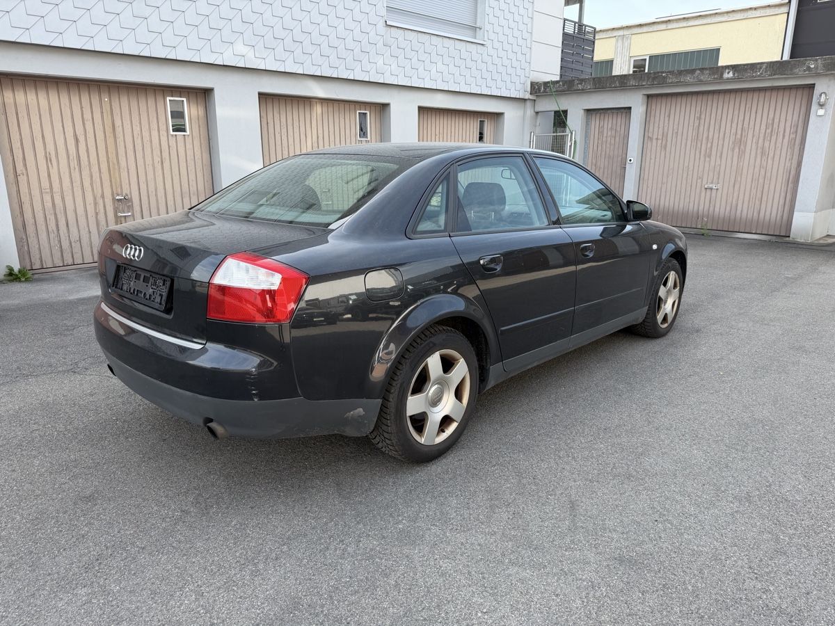 Audi Automobili: Audi A4 3.0 Benzin Automat Limousine schwarz Ab 1.- – Usato da Oberbüren venduto da slaki.ra 4