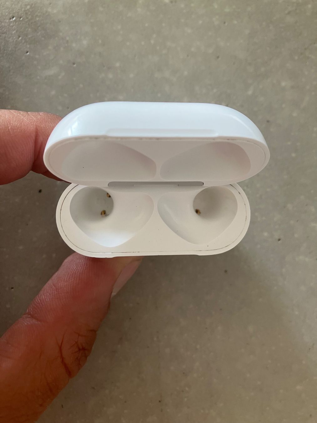 Apple Casques audio: APPLE AIRPODS 4 CASE – D'occasion à Lausanne par mr.v 3