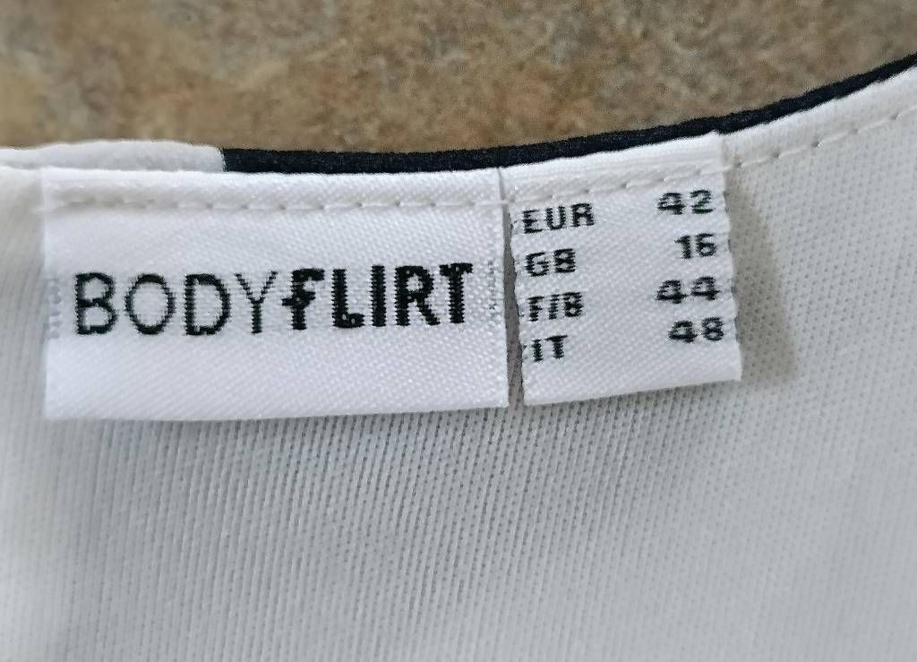 Vestiti: Damen Kleid Grösse 42 – Usato da Emmenbrücke venduto da Aurach 3