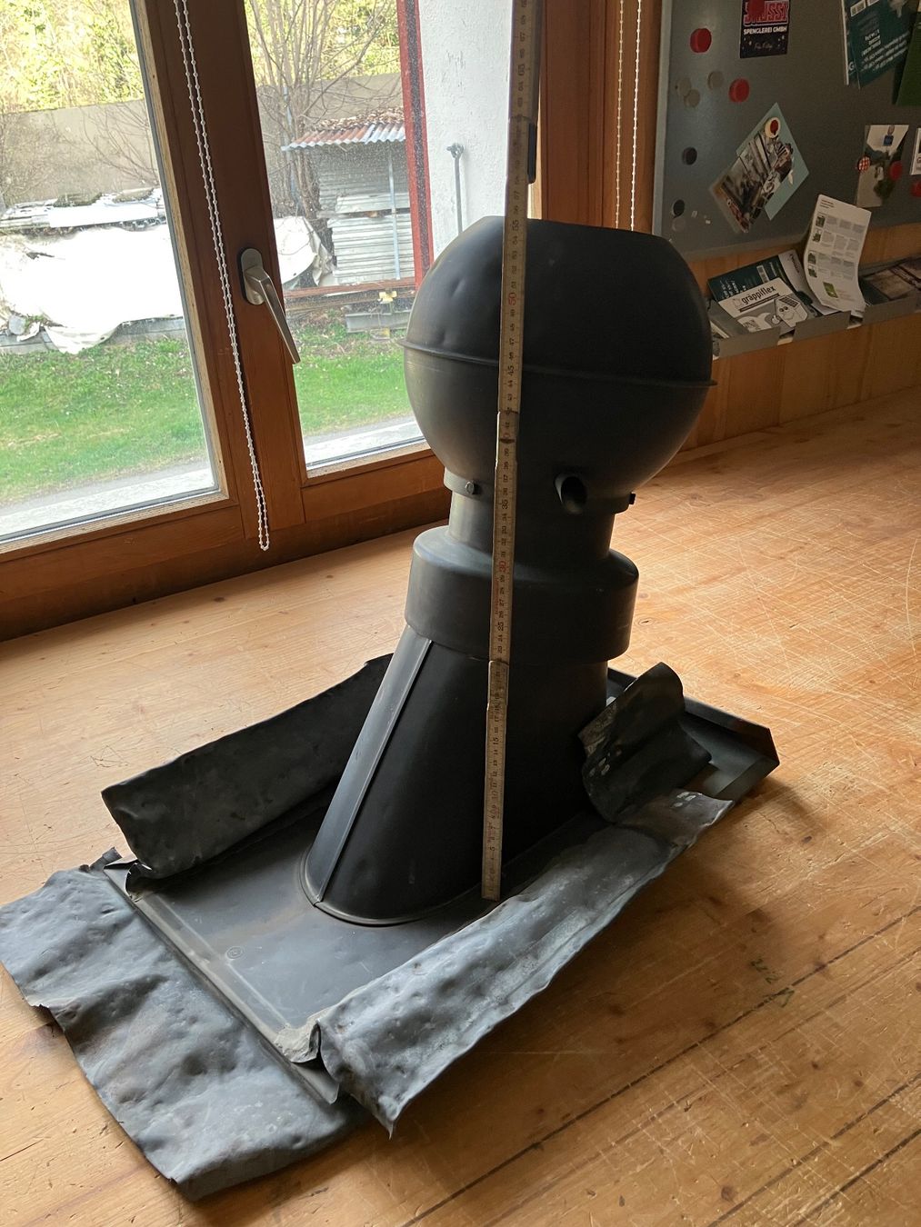 Ventilatoren: Lüftungshut mit passender Dacheinfassung – Gebraucht aus Spiez von hinbieger 5