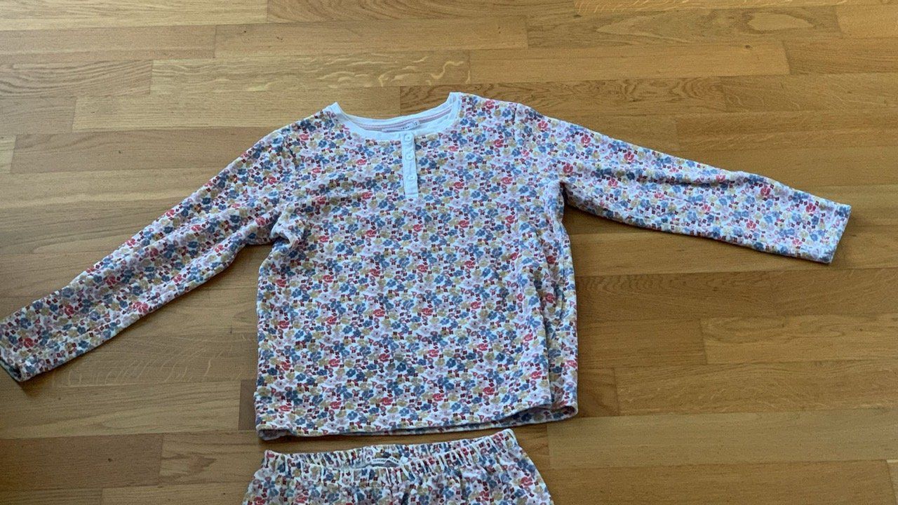 Pyjamas & Ähnliches: Wunderschöner, kuscheliger  Pyjama Gr. 152 – Gebraucht aus Geneve von mar_8dyp 1
