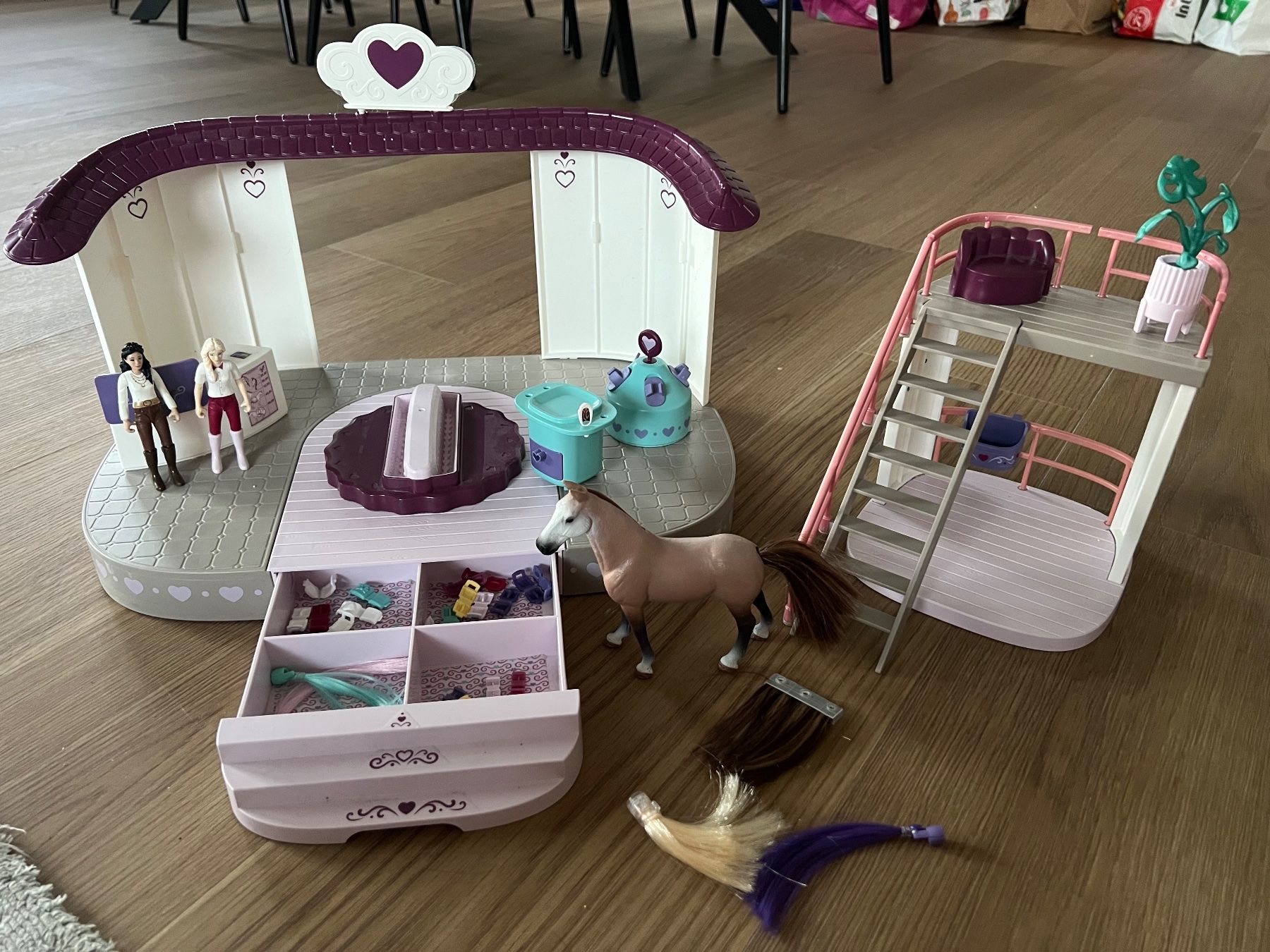 Schleich Giocattoli: Salon de beauté Schleich – Usato da St-Imier venduto da Wollyu