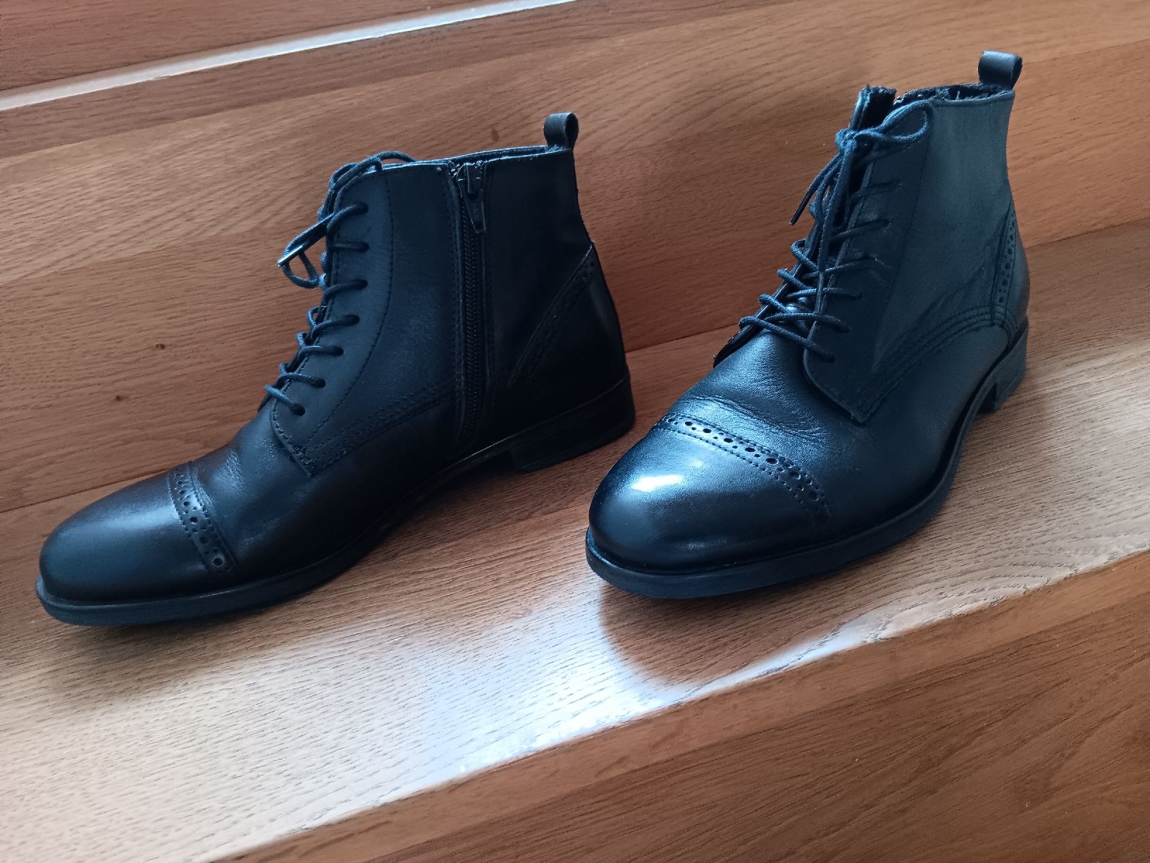 Scarpe da donna: Schwarze Lederstiefeletten, Gr. 38 – Usato da Sempach venduto da benzi70 7