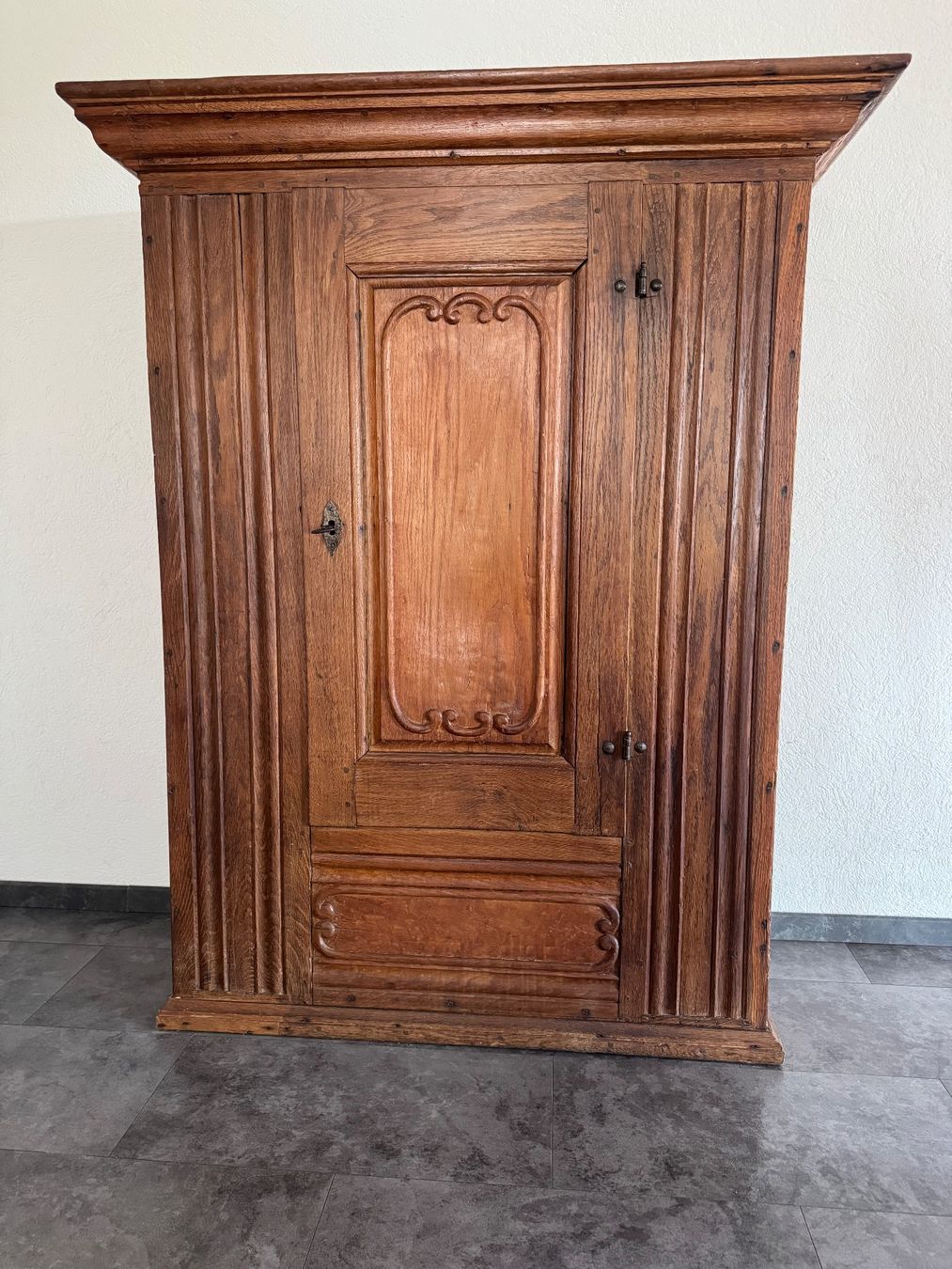 Armadi: Antiker Schrank – Usato da Meisterschwanden venduto da bar_gkr7