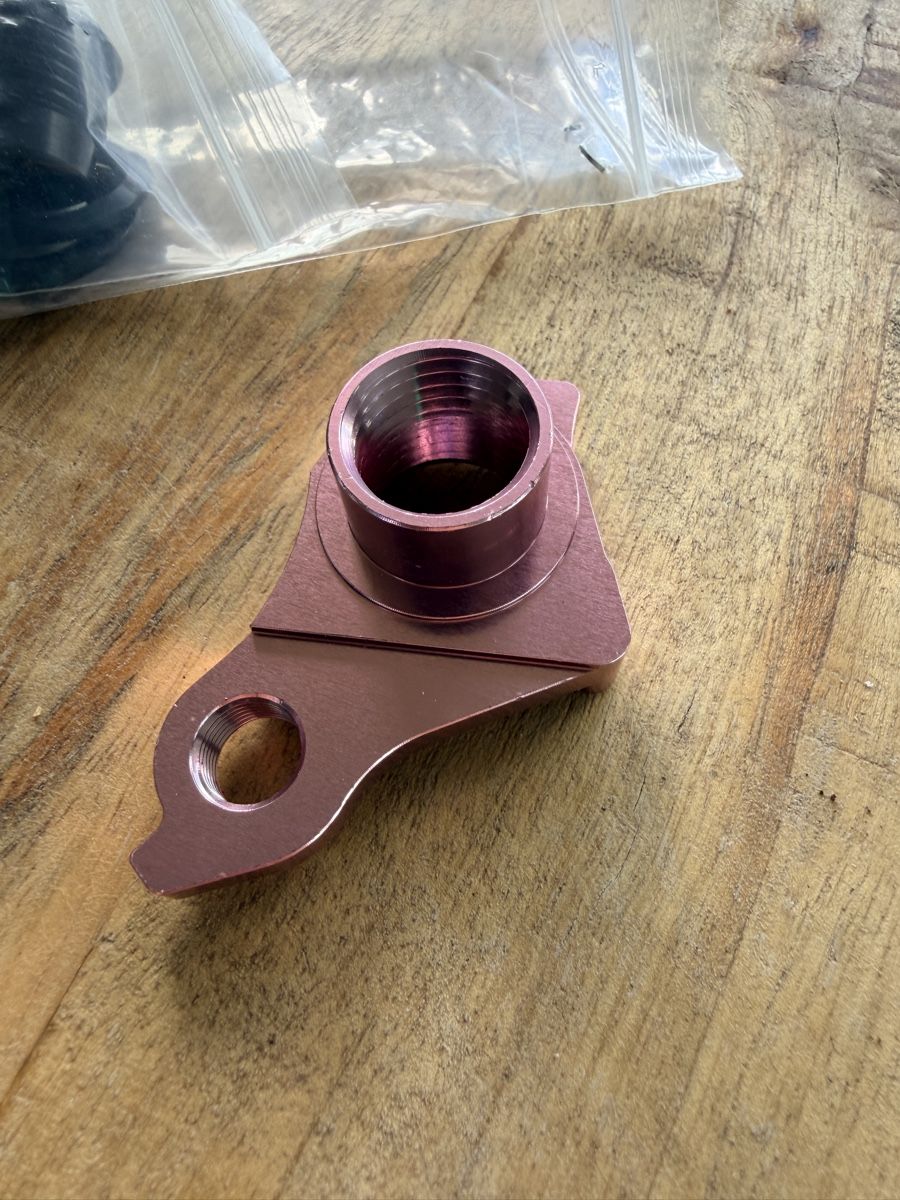 Ersatzteile: UDH Schaltauge Aluminium Rosa – Neu und originalverpackt aus Bern von Ric45ron12