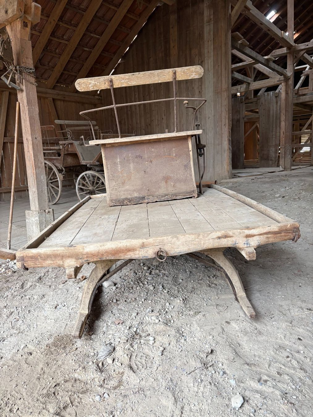 Slitta: Antiker Holzschlitten mit Bock – Usato da Mönchaltorf venduto da Tschibi 5