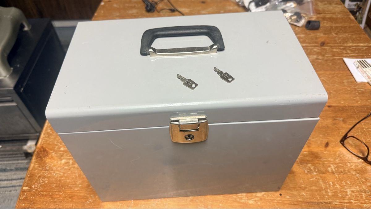 Altro in Decorazioni & Accessori: Akten Box Metall abschliessbar  – Usato da Suhr venduto da Seri014