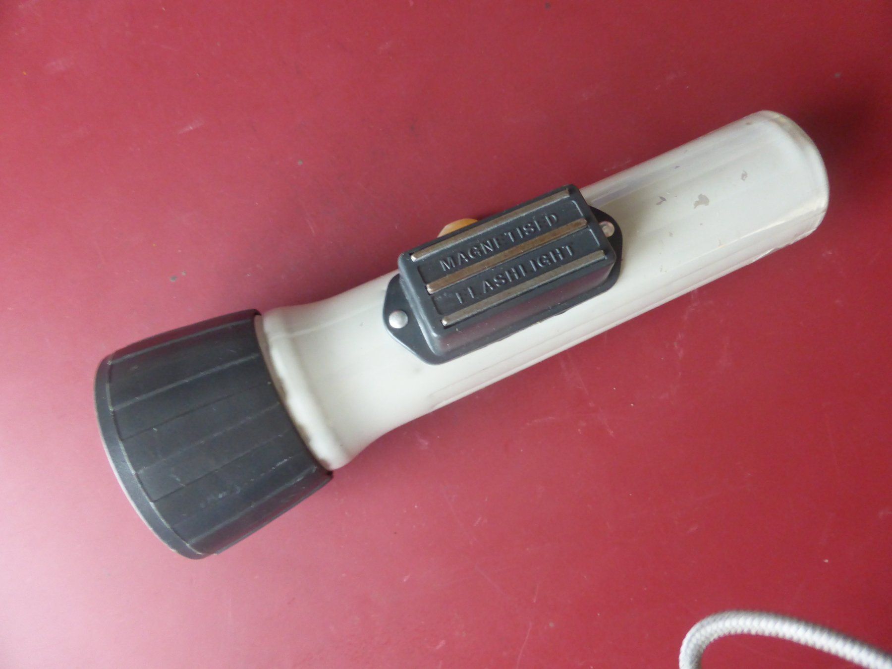 Lampade: Taschenlampe SONCA LAESABEAM mit Magnet – Usato da Triengen venduto da Nussbaum14 2
