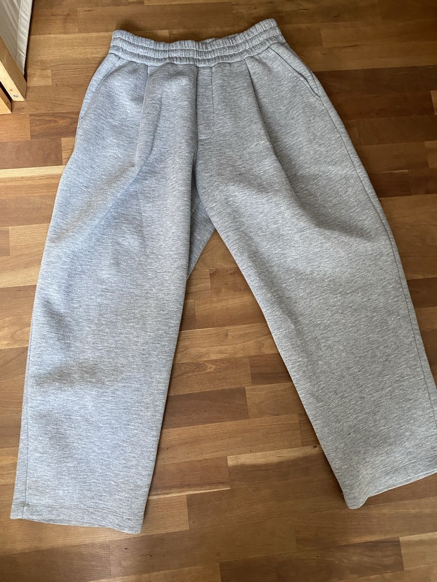 Bershka Pantaloni: Bershka Trainerhose Herren grau M – Usato da Birr venduto da savasdee