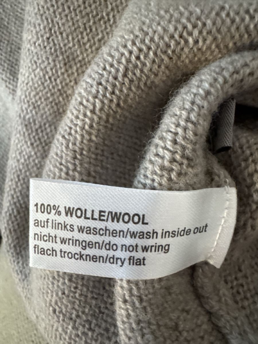 Maglioni & Felpe: FFC Wool Poncho Grey One Size – Usato da Fällanden venduto da emilyeheim 4