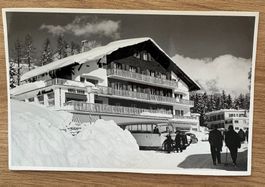 VINTAGE FOTO-POSTKARTE POSTAUTO 1957 WALLIS