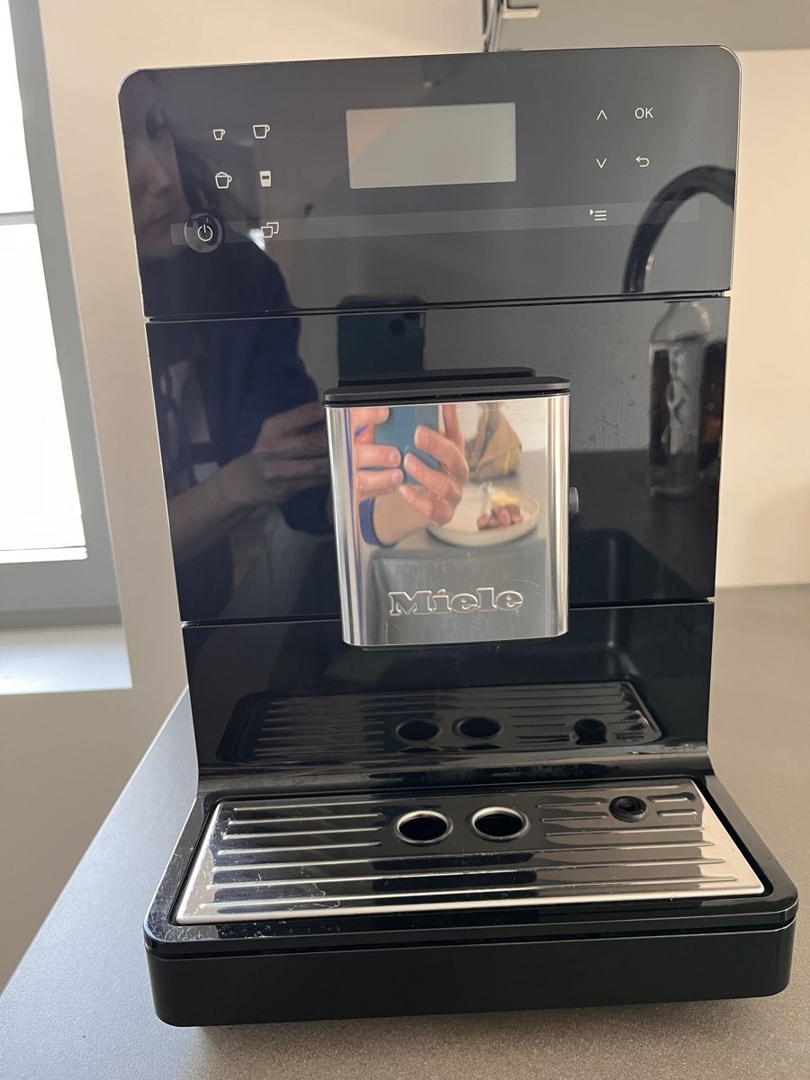 Miele Macchine per caffè & Macchine per espresso: Miele Kaffeevollautomat CM 5310 Silence – Usato da Oberägeri venduto da fam_k5sf 1