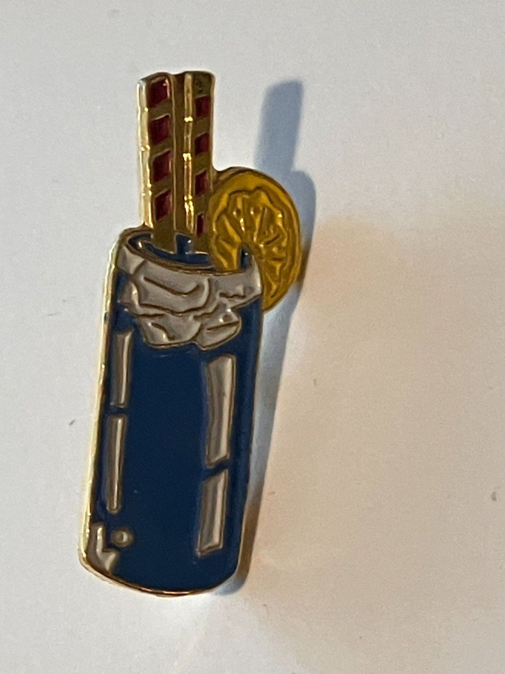Placchette & Badge: 1 Pin Drink mit Zitrone und Röhrchen – Usato da Basel venduto da djwwpp