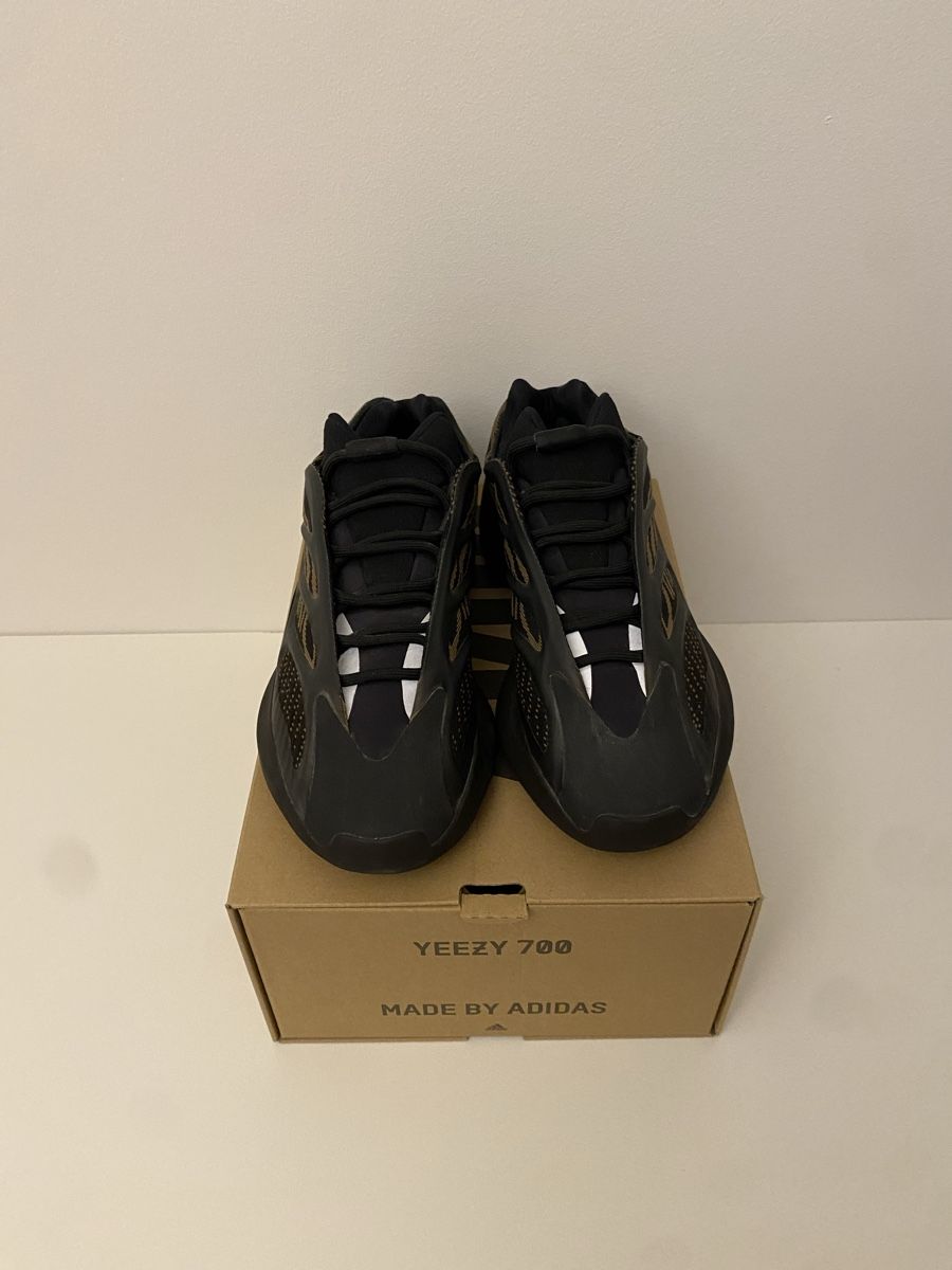 Adidas Herrenschuhe: Yeezy 700 V3 Sneaker Size 43 1/3 – Neu (gemäss Beschreibung) aus Brüttisellen von xe_m 2
